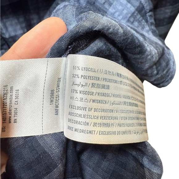 Abercrombie & Fitch Blue Plaid Button Up Shirt Women’s Medium Long Sleeve Top - Picture 3 of 4